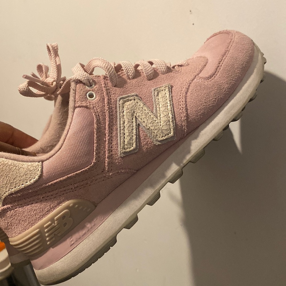 Soft pink new balance 574  (used size 7.5 )
